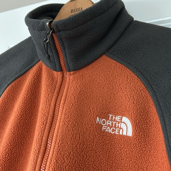The North Face Color Block Orange & Grey Full Zip Fleece Jacket w Zipper Pockets - Picture 2 of 10